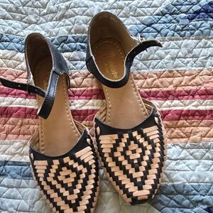 Woven Black and Tan Women's Shoes Size 8.5 US